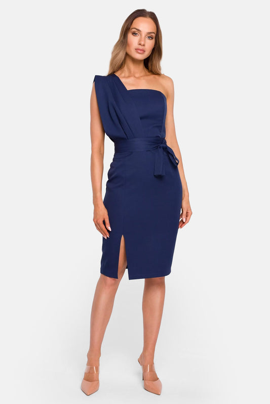 Elegant dress with a sash on the shoulder