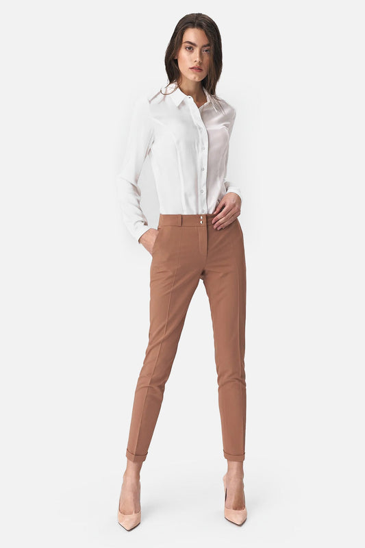 Pants fastened with press studs